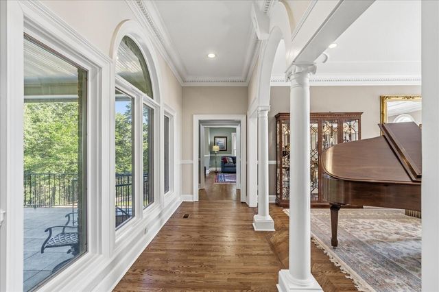 551 N Crest Court, Chattanooga, TN 37404
