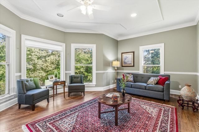 551 N Crest Court, Chattanooga, TN 37404