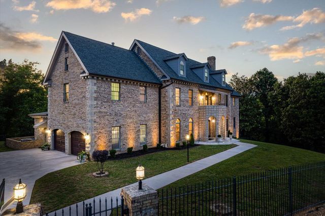 551 N Crest Court, Chattanooga, TN 37404
