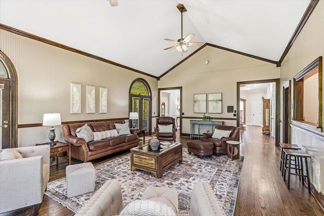 551 N Crest Court, Chattanooga, TN 37404