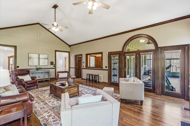 551 N Crest Court, Chattanooga, TN 37404