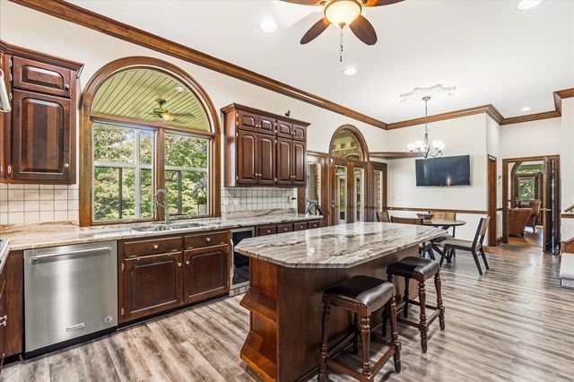 551 N Crest Court, Chattanooga, TN 37404