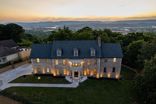551 N Crest Court, Chattanooga, TN 37404