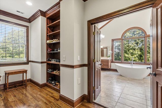 551 N Crest Court, Chattanooga, TN 37404