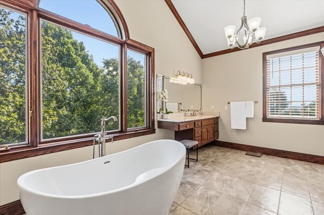 551 N Crest Court, Chattanooga, TN 37404