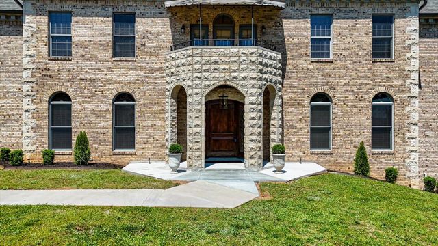 551 N Crest Court, Chattanooga, TN 37404