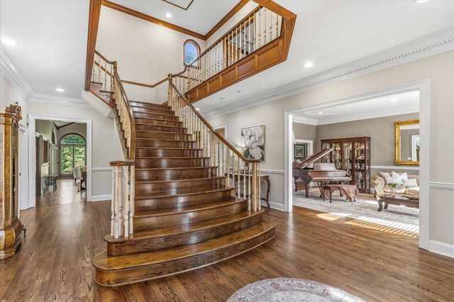 551 N Crest Court, Chattanooga, TN 37404