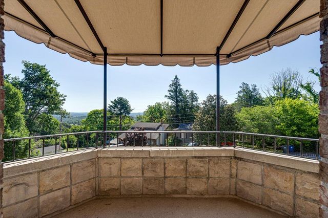 551 N Crest Court, Chattanooga, TN 37404