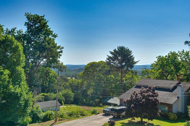551 N Crest Court, Chattanooga, TN 37404