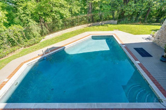 551 N Crest Court, Chattanooga, TN 37404
