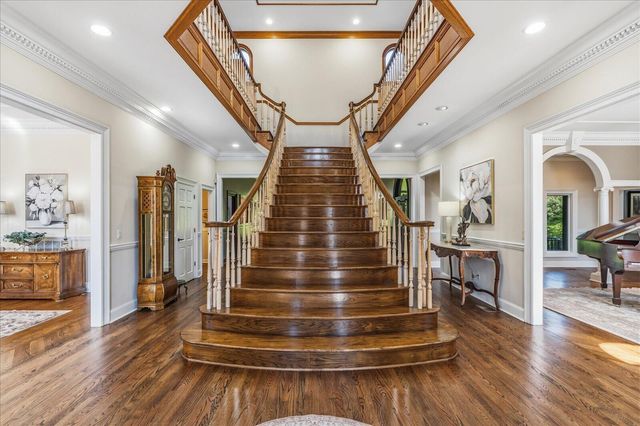 551 N Crest Court, Chattanooga, TN 37404