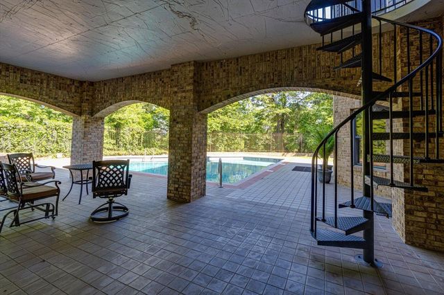 551 N Crest Court, Chattanooga, TN 37404