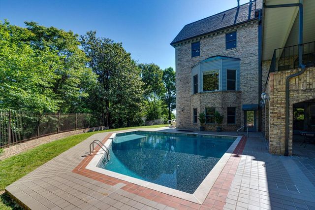 551 N Crest Court, Chattanooga, TN 37404