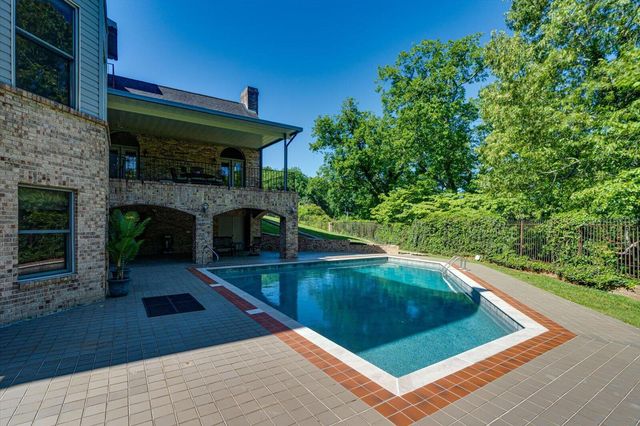 551 N Crest Court, Chattanooga, TN 37404