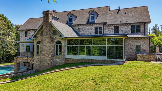 551 N Crest Court, Chattanooga, TN 37404