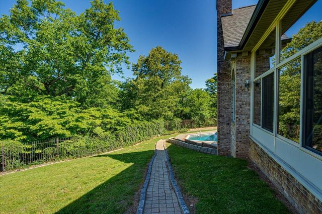 551 N Crest Court, Chattanooga, TN 37404