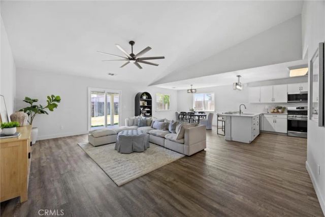 11401 Eresma Drive, Bakersfield, CA 93311