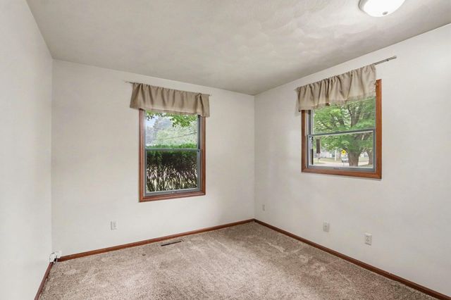 930 Piccadilly Road, Kalamazoo, MI 49006