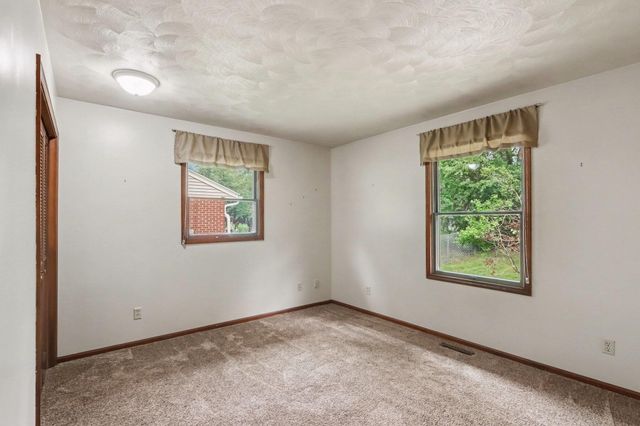 930 Piccadilly Road, Kalamazoo, MI 49006