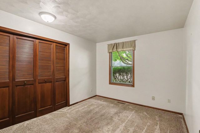 930 Piccadilly Road, Kalamazoo, MI 49006