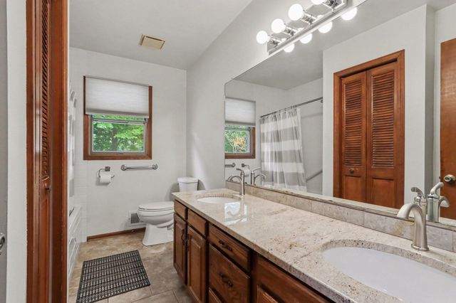 930 Piccadilly Road, Kalamazoo, MI 49006