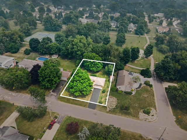 930 Piccadilly Road, Kalamazoo, MI 49006