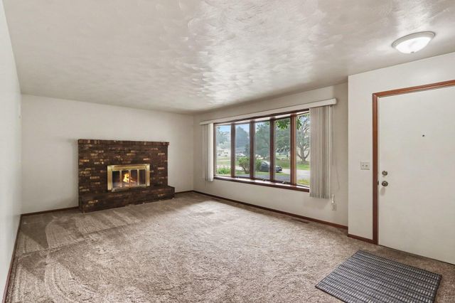 930 Piccadilly Road, Kalamazoo, MI 49006