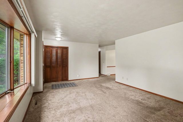 930 Piccadilly Road, Kalamazoo, MI 49006