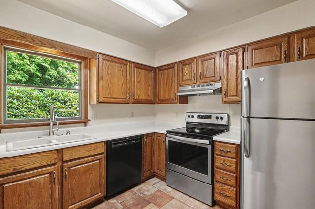 930 Piccadilly Road, Kalamazoo, MI 49006