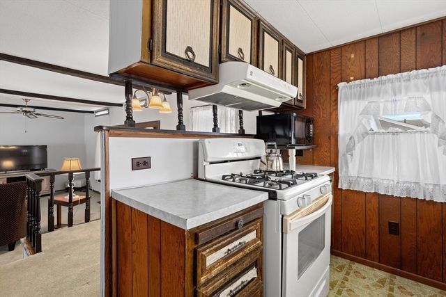 129 Pilgrim Tr, Plymouth, MA 02360