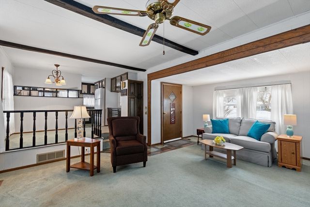 129 Pilgrim Tr, Plymouth, MA 02360