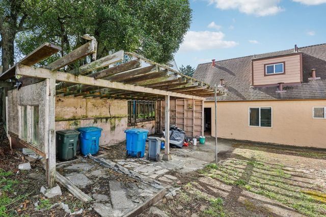 483 Heathcliff Drive, Pacifica, CA 94044