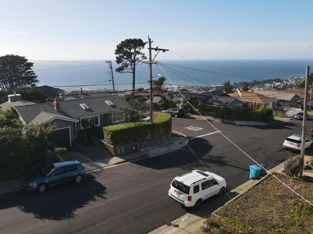 483 Heathcliff Drive, Pacifica, CA 94044