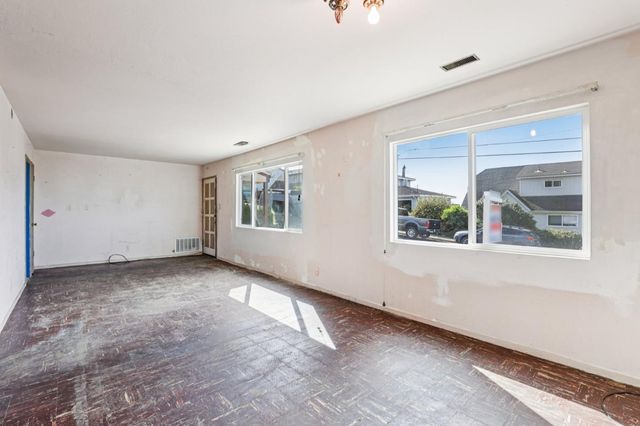 483 Heathcliff Drive, Pacifica, CA 94044