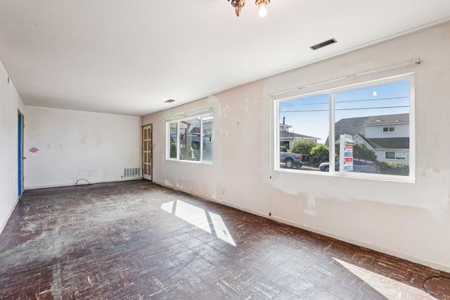 483 Heathcliff Drive, Pacifica, CA 94044