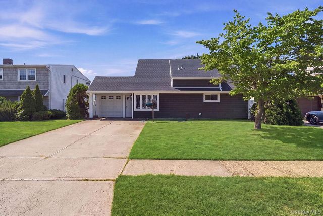 56 Summer Lane, Hicksville, NY 11801