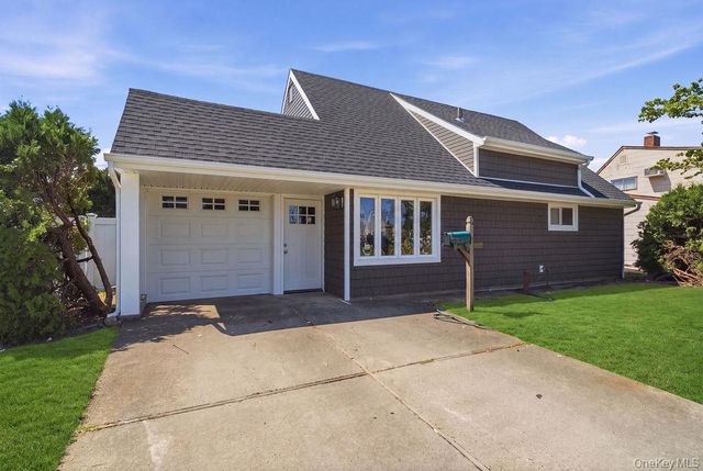 56 Summer Lane, Hicksville, NY 11801