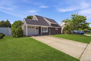 56 Summer Lane, Hicksville, NY 11801