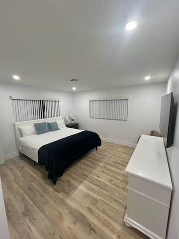 739 SE 12th Avenue, Deerfield Beach, FL 33441