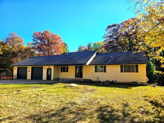 107 Pepperell Avenue, Houghton Lake, MI 48629