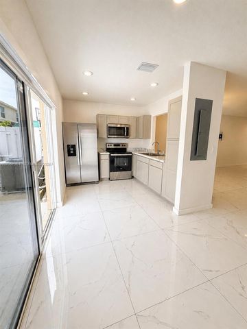 461 NE 5th Way 461, Florida City, FL 33034