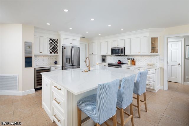 196 Monterey DR, Naples, FL 34119