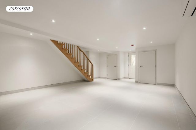 700 MONROE Street, New York City, NY 11221