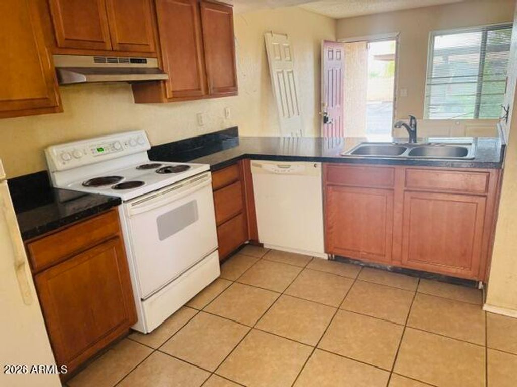 4828 W ORANGEWOOD Avenue 105, Glendale, AZ 85301 — photo 4