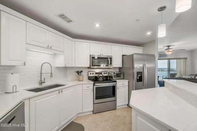 100 Olde Towne Yacht Club Drive 411 + A18, Beaufort, NC 28516