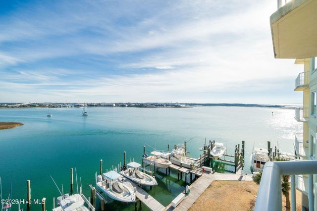 100 Olde Towne Yacht Club Drive 411 + A18, Beaufort, NC 28516