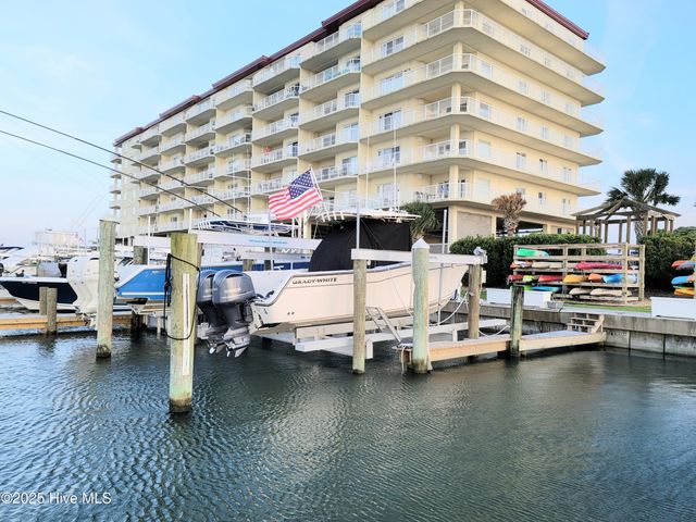 100 Olde Towne Yacht Club Drive 411 + A18, Beaufort, NC 28516