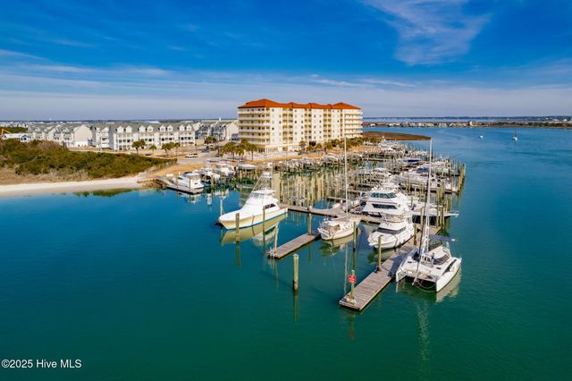 100 Olde Towne Yacht Club Drive 411 + A18, Beaufort, NC 28516
