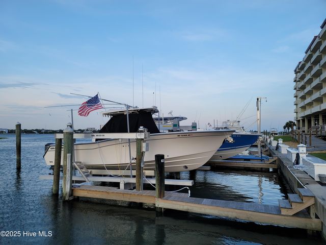 100 Olde Towne Yacht Club Drive 411 + A18, Beaufort, NC 28516