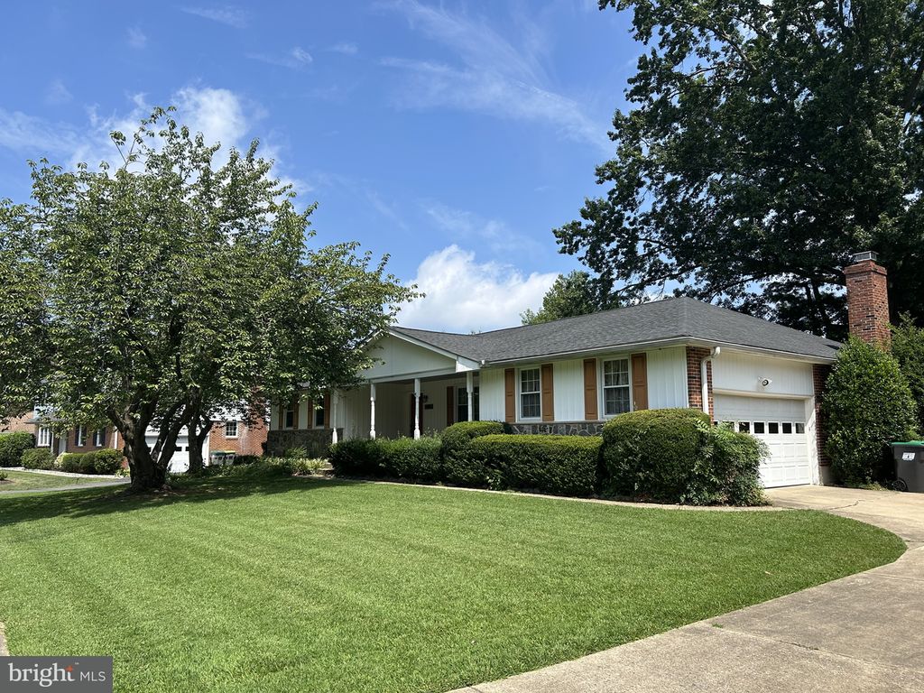 2415 LANDON DR, Wilmington, DE 19810
